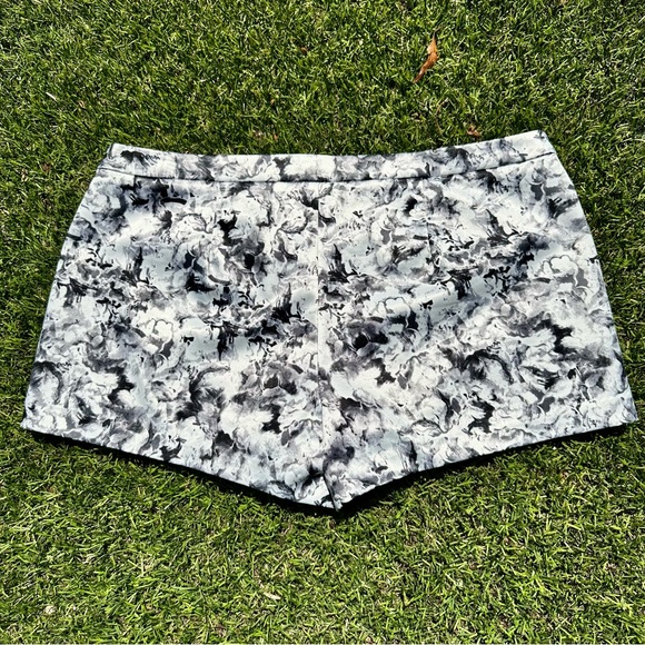 Guess Shiny Satin Black and White Floral Shorts - Picture 2 of 6